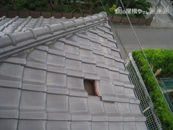 瓦の浮き