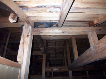 裾野市平屋玄関天井裏