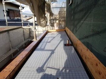 沼津市小諏訪 ベランダ防水塗装の為の下地