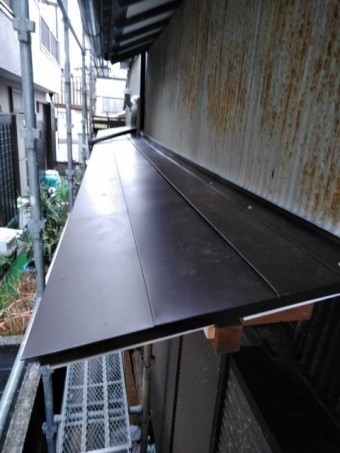 沼津市 トタン外壁に板金のひさし