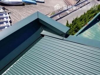 伊東市屋根 笠木で完成