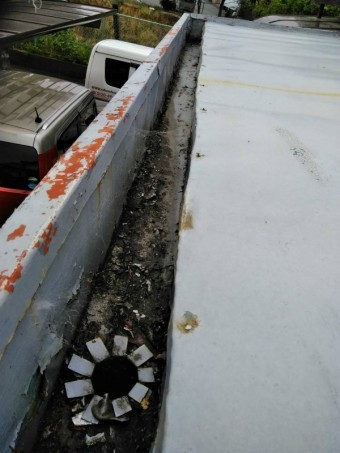 長泉町玄関ポーチ雨樋塗装剥がれ
