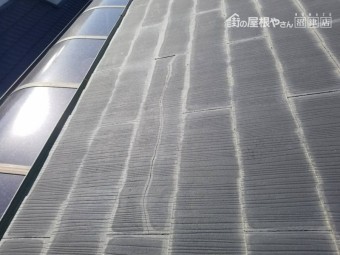 コロニアル屋根亀裂