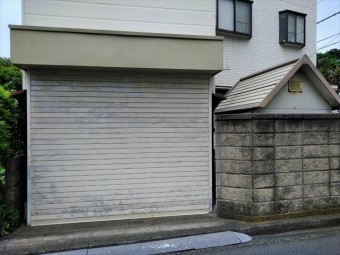 沼津市の住宅のシャッター変色
