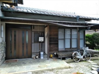 沼津市瓦屋根と雨樋