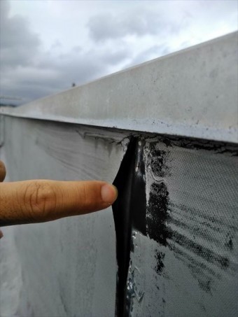 函南町 防水シート剥がれの状況