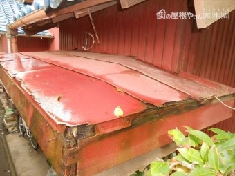 富士市玄関屋根劣化