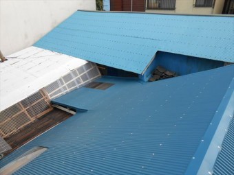 沼津市 トタン屋根棟取付