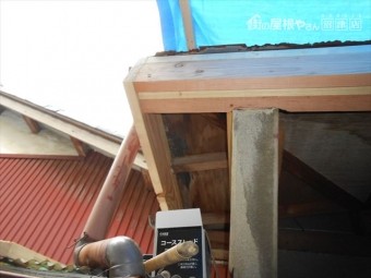 富士市玄関屋根修理