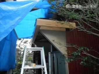 富士市玄関屋根修理