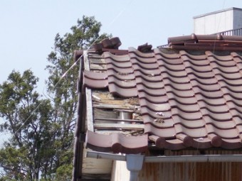 瓦破損