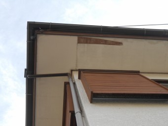 軒下ベニヤ剥がれ