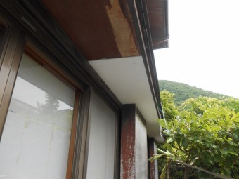 軒裏ケイカル板貼り