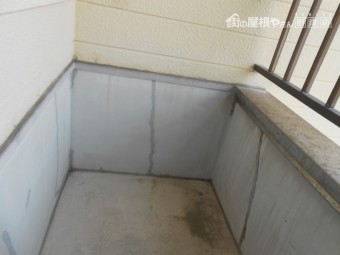ベランダにクラック