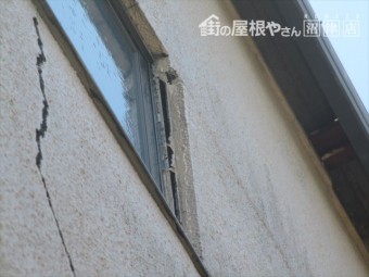 三島市3階鉄骨外壁がひび割れ