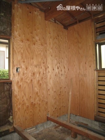 地震に備えて構造合板を貼りました