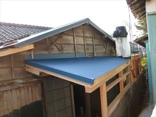 波トタン貼