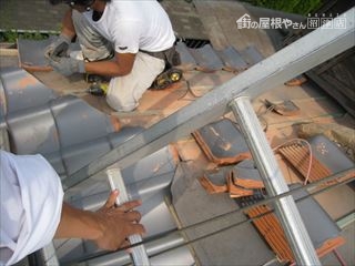 瓦葺き替え中