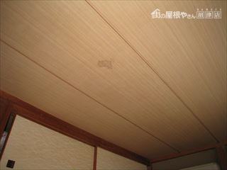 雨漏りによる天井シミ