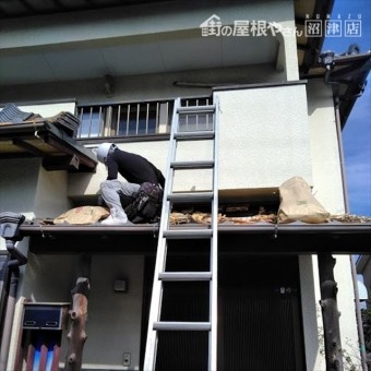 沼津市玄関屋根瓦撤去