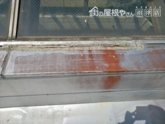 沼津市窓枠から雨漏れ