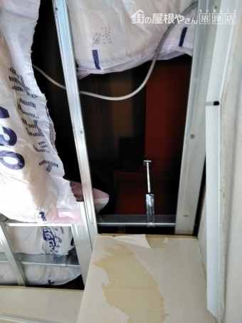 裾野市天井に断熱材無し