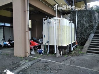 三島市3階建アパート 1階部分水槽