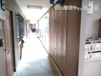 三島市3階建アパート 廊下PS