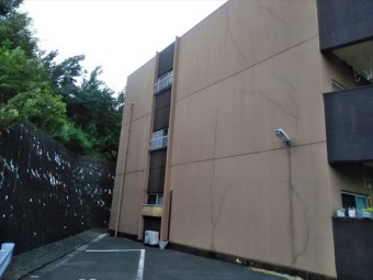 外壁ひび割れ