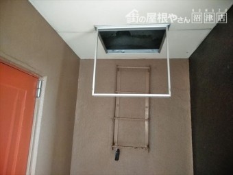 三島市3階建アパート点検口