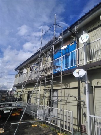 アパート屋根補修施工中