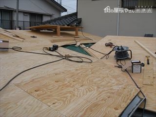 野地板施工中