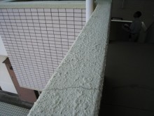 マンション壁にヒビ