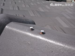 ビスが浮いています