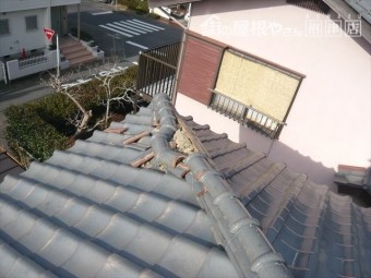 裾野市和瓦棟瓦がずれている