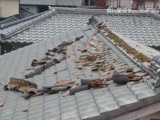地震により棟瓦破損