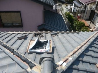 裾野市和瓦 のし瓦同士繋ぐ隅棟積み直し