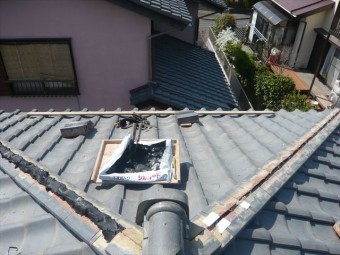 裾野市和瓦 のし瓦同士繋ぐ隅棟積み直し
