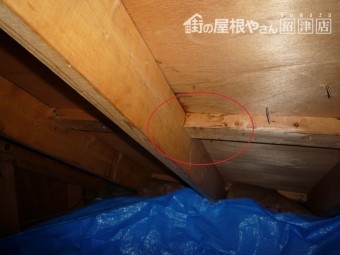 屋根裏シミ