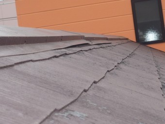 賃貸アパート屋根棟板金剥がれ