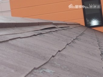 賃貸アパート屋根棟板金剥がれ
