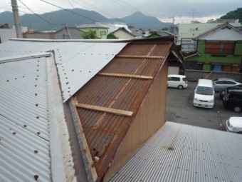 屋根剥がれ