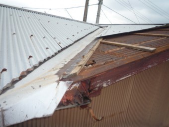 屋根剥がれ