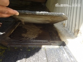 沼津市現場調査玄関上雨漏り発見