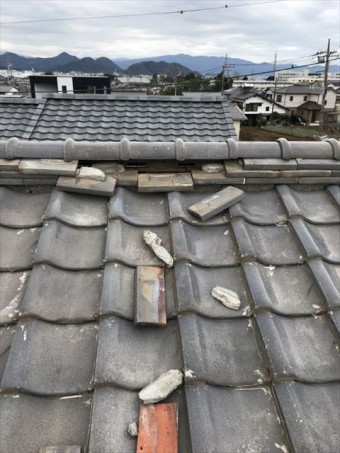 沼津市 棟瓦部分のしっくい剥がれ