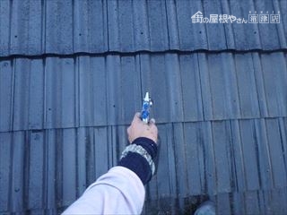 屋根に吹き付け塗装