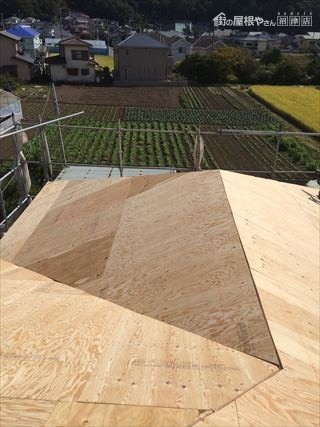 ラーチ合板張