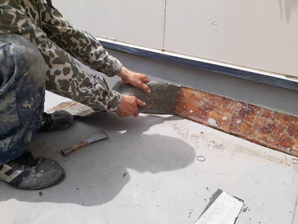 既存防水層剥がし作業