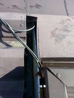 折板屋根の雨樋修理
