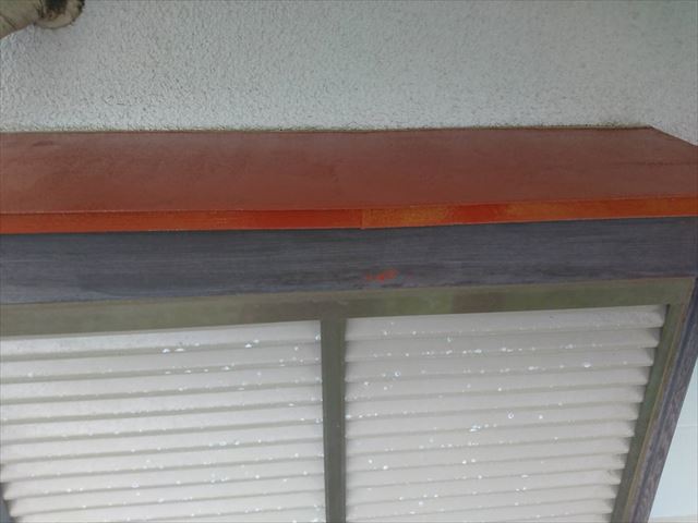 三島市の住宅で各鉄部（霧除け・柱・ﾌｰﾄﾞ）塗装をしました。